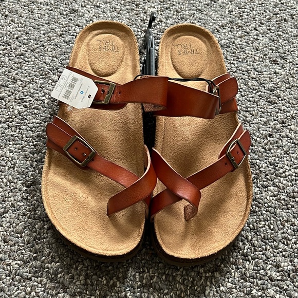 Time and tru sandals - Picture 1 of 3